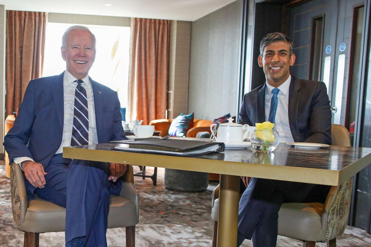 Joe Biden y Rishi Sunak se reúnen en Belfast