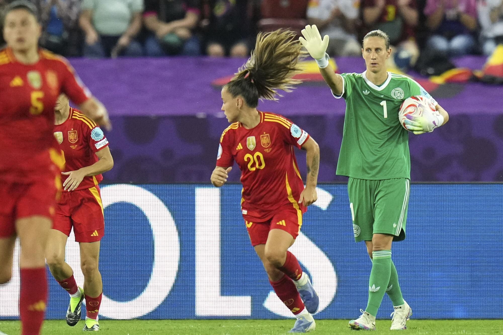 Germany goalkeeper Ann-Katrin Berger gestures during the Women's Euro 2025 semifinals soccer match between Germany and Spain at Stadion Letzigrund in Zurich, Switzerland, Wednesday, July 23, 2025. (AP Photo/Alessandra Tarantino)