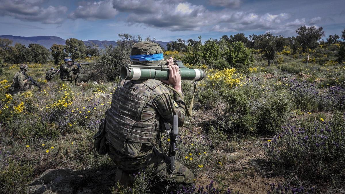 El regimiento Barcelona 63 ya ha preparado a 500 líderes de pelotón que mandan a 5.000 combatientes