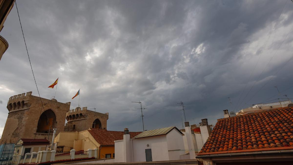 Tiempo revuelto y lluvia en la plantà pero más estable el resto de las Fallas