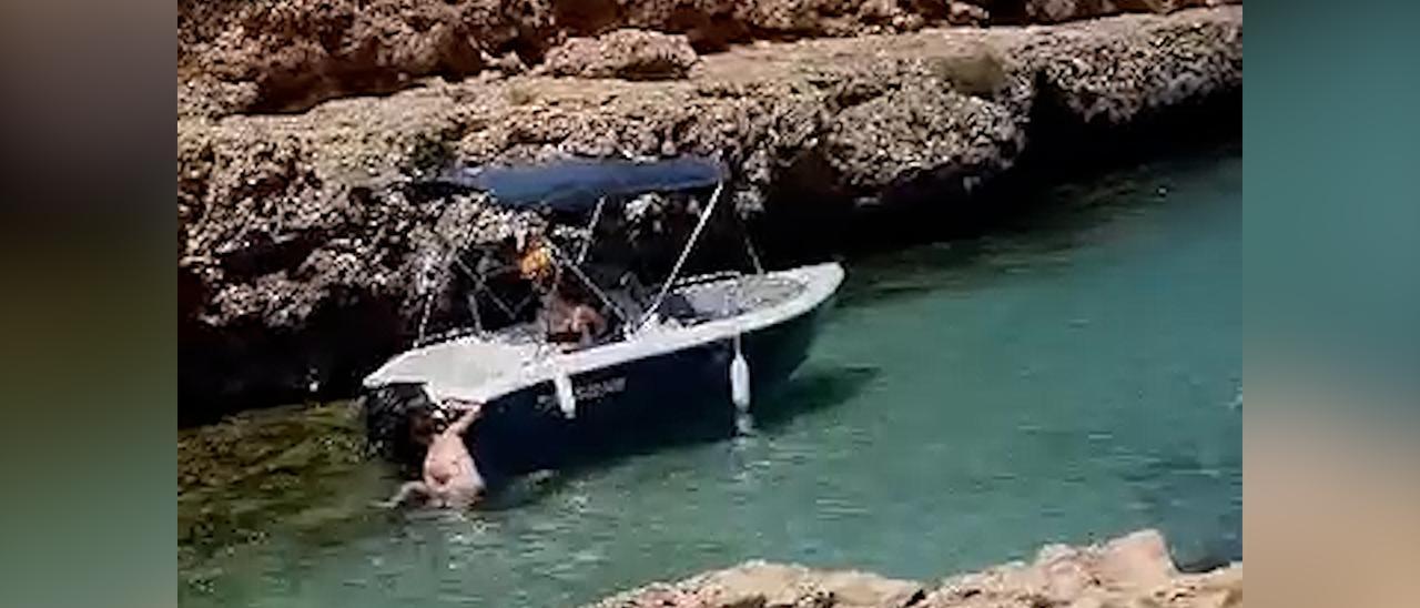 VÍDEO | Impericia y temeridad de unos turistas en barco alquilado para salir de Cala Estreta, en Artà