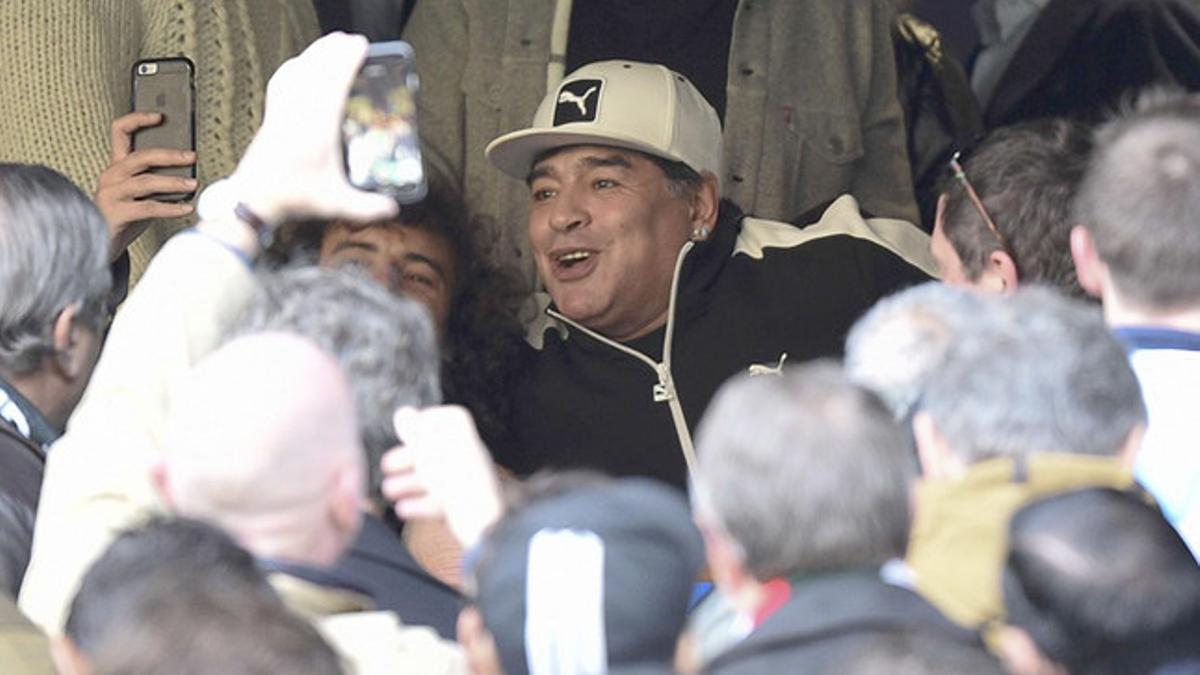 Maradona en una de sus últimas apariciones públicas antes de pasar por el quirófano