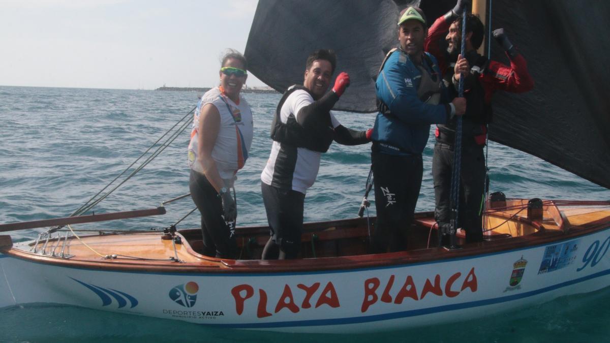 El 'Playa Blanca' de Virginia Morales gana el Campeonato de Canarias de Barquillos de Vela Latina