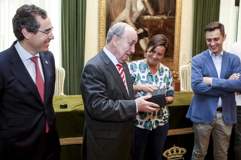 Enrique Pérez, embajador de Gijón por su contribución al turismo de negocios