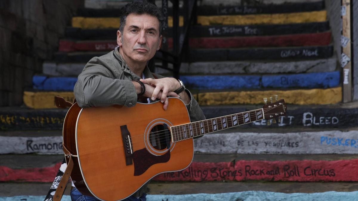 José Taboada, en las escaleras del rock de Cimavilla.