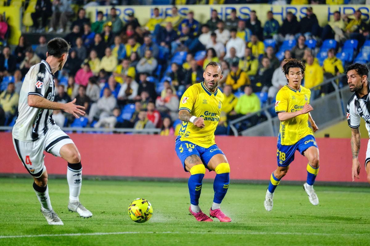 Jesé Rodríguez, ante el Castellón, conecta con Viti Rozada.