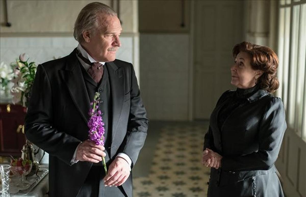 Lluís Homar i Concha Velasco, a la sèrie ’Gran Hotel’. Lluís Homar i Concha Velasco, a la sèrie ’Gran Hotel’.