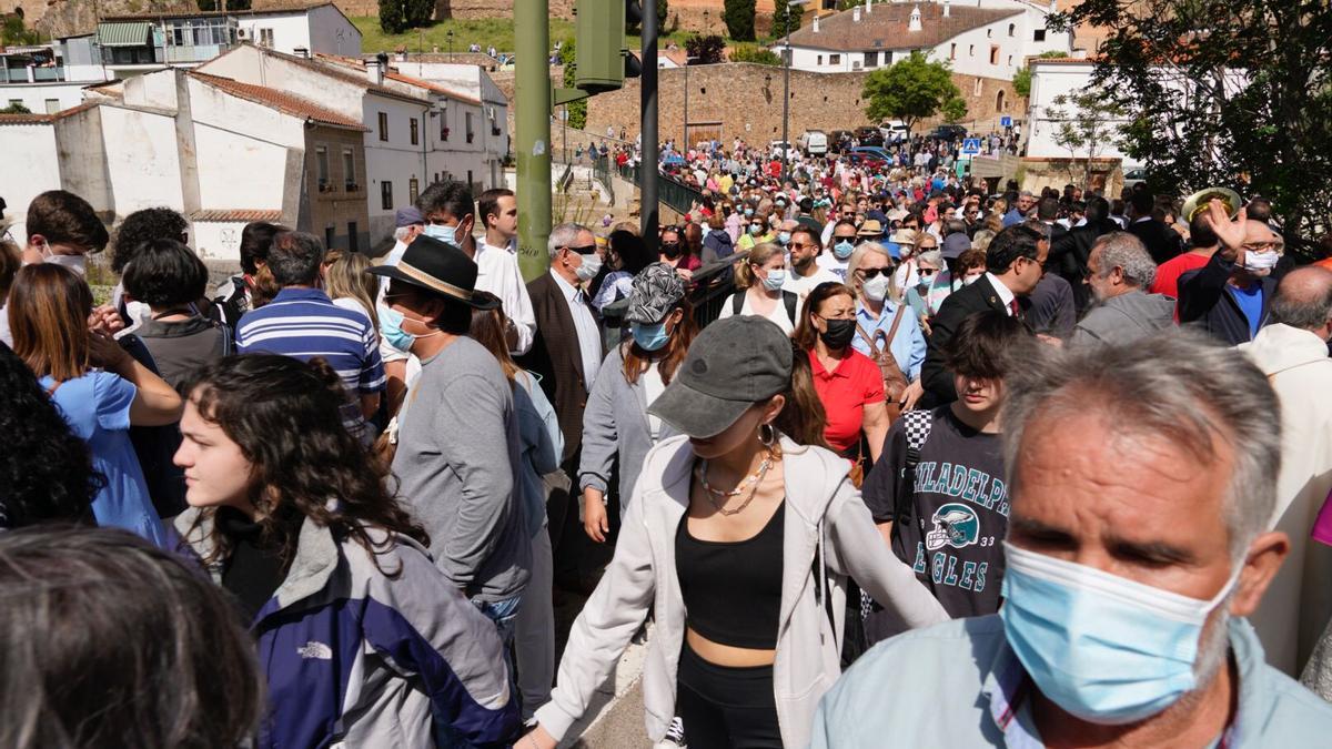 Numeroso público en Fuente Concejo este domingo.