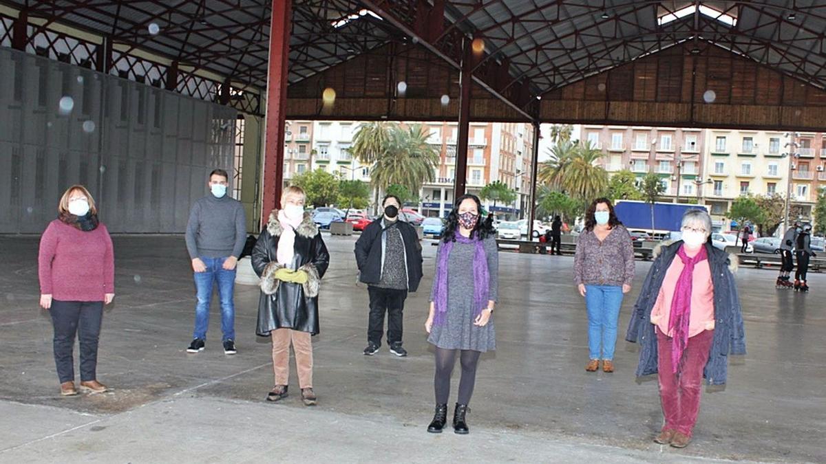 Primera reunión de la nueva ejecutiva de Podem València en el puerto. | LEVANTE-EMV