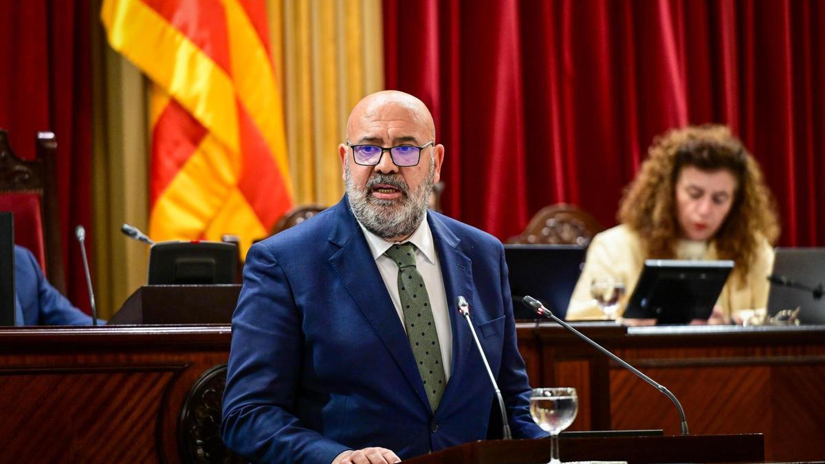 Jaime Martínez, alcalde de Palma, durante su intervención ante la Cámara balear.