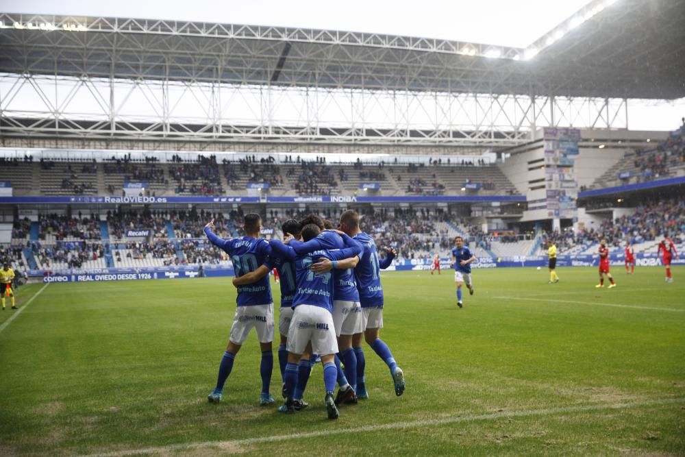 El partido entre el Real Oviedo y el Rayo Vallecano, en imágenes