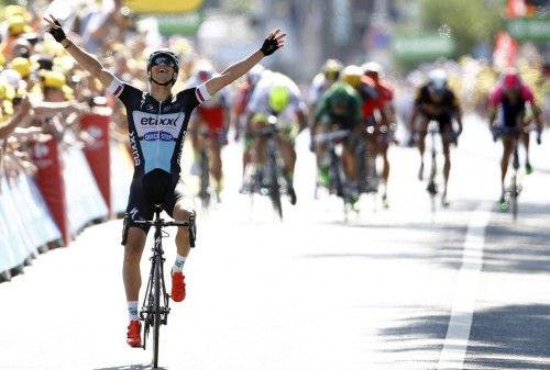 Stybar ha ganado una etapara marcada por la caída y posterior abandono de Tony Martin