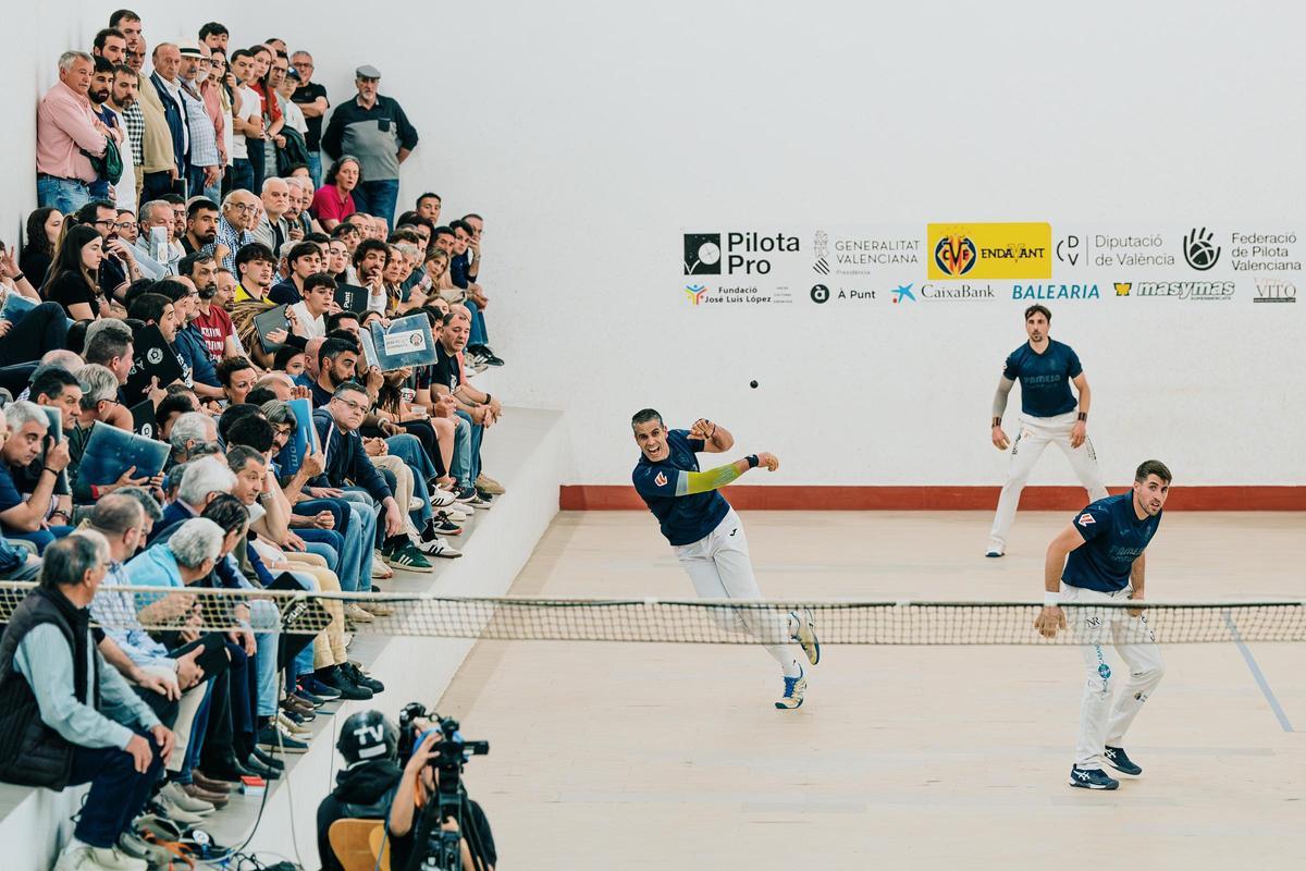El trinquet 'Salvador Sagols' de Vila-real es va omplir per gaudir de la gran final.