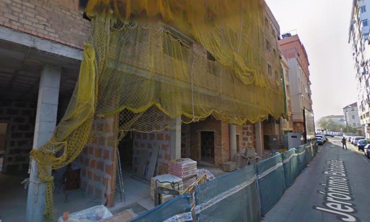 El edificio que va a salir a subasta en Carretera de Cádiz, en obras en 2009.