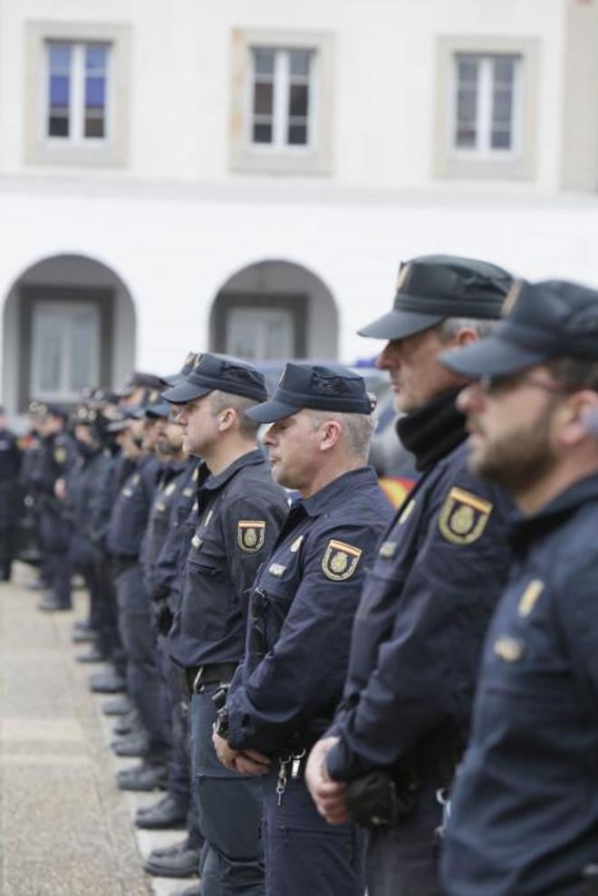 Homenaje en Oviedo el primer Policía Nacional fallecido por COVID-19