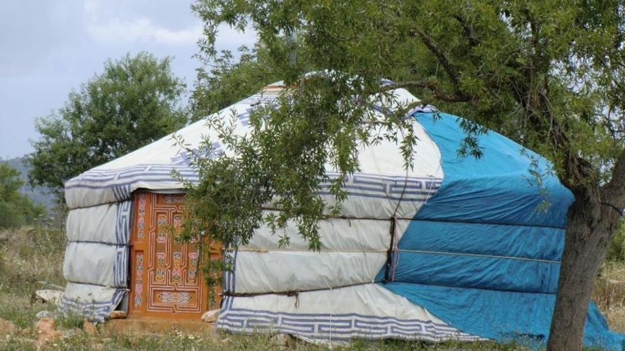 Retiran una gran yurta en el Parc de Mondragó