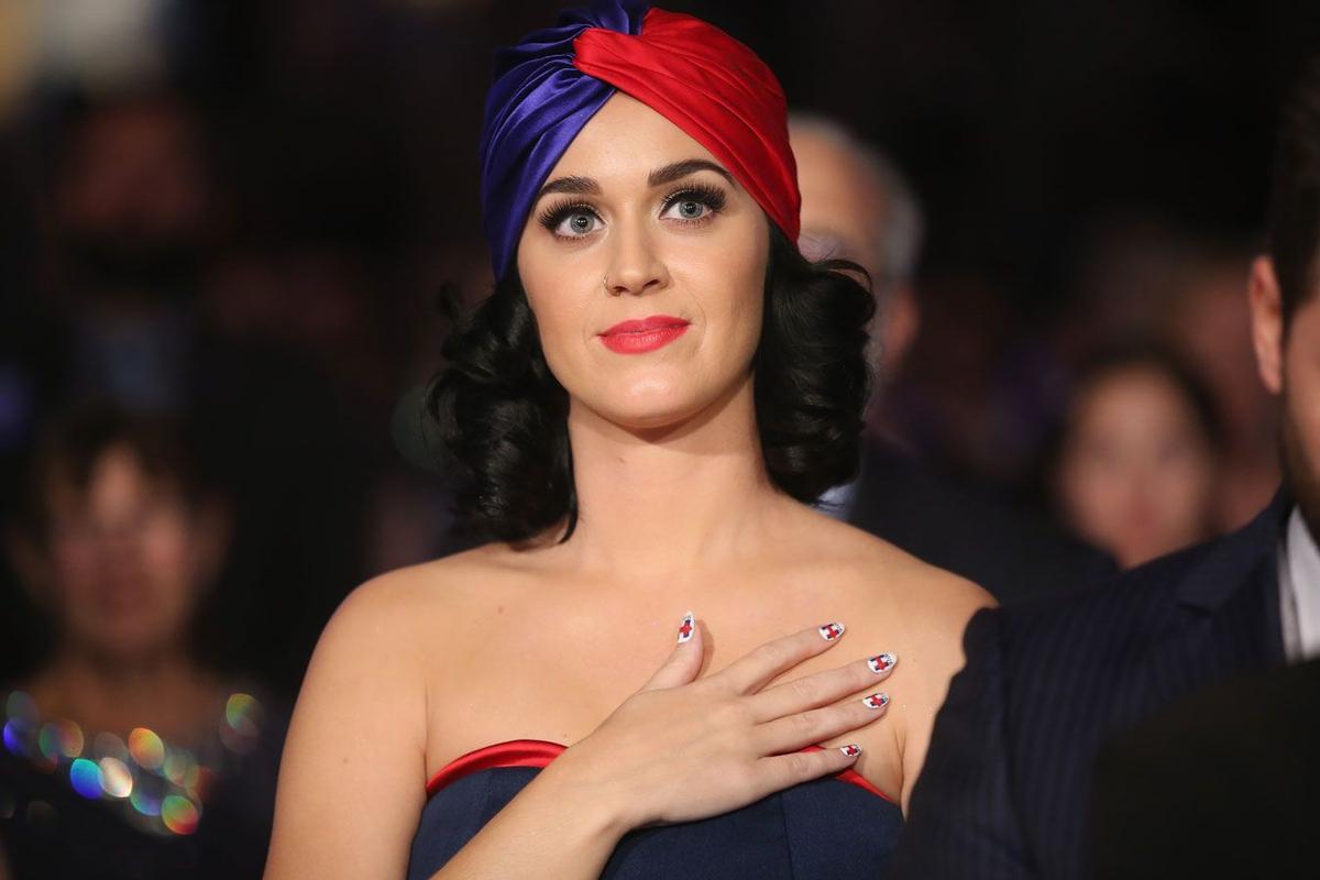 Negro: Katy Perry