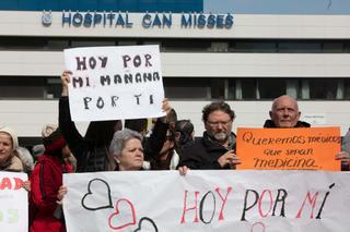 Protesta de pacientes en Ibiza: «Nos están quitando el derecho a la salud a pasos agigantados»