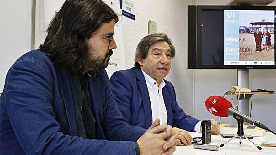 Rubén Sánchez (izquierda) con Juan Andrés Blanco, durante la presentación del concurso.