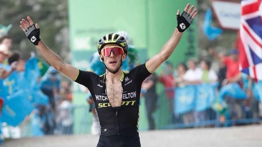 Simon Yates recupera el mallot vermell després de conquistar Les Praeres