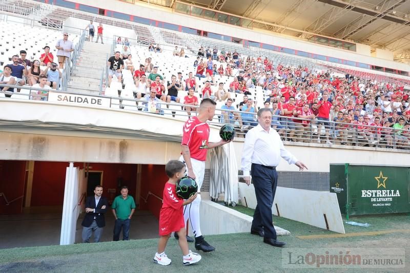 Presentación de Aquino