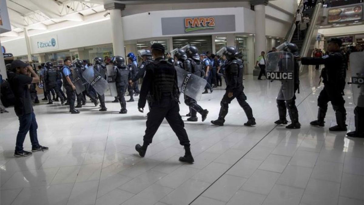 nicaragua-policia-centro-comercial