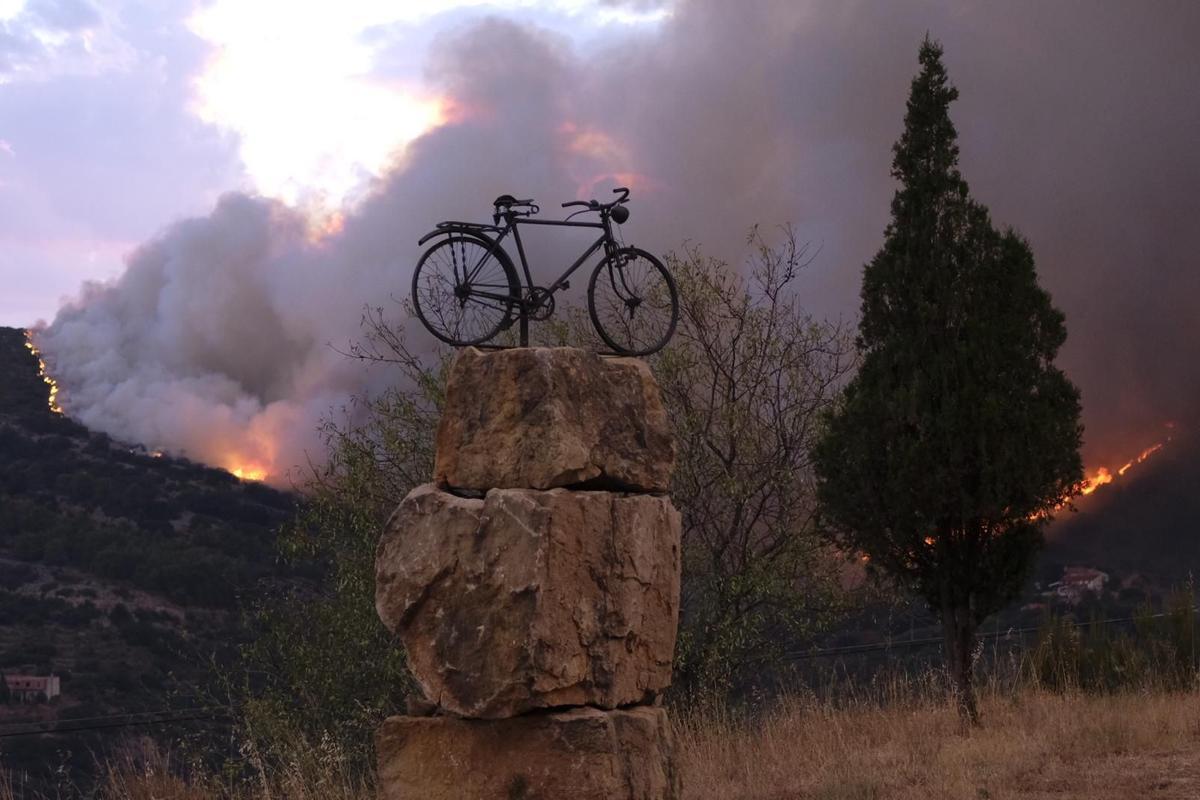Un quinto incendio se declara en la Serra d’en Galceran.
