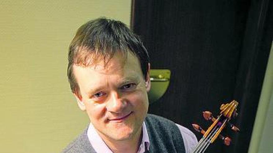 Zimmermann con su Stradivarius, en la tarde de ayer, en el auditorio de Oviedo.