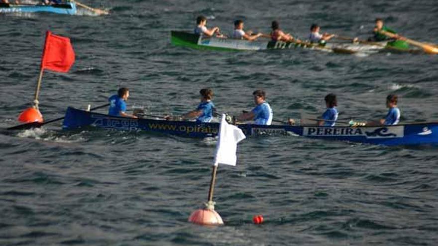 Imagen de un barco del Club de Remo de Tirán.