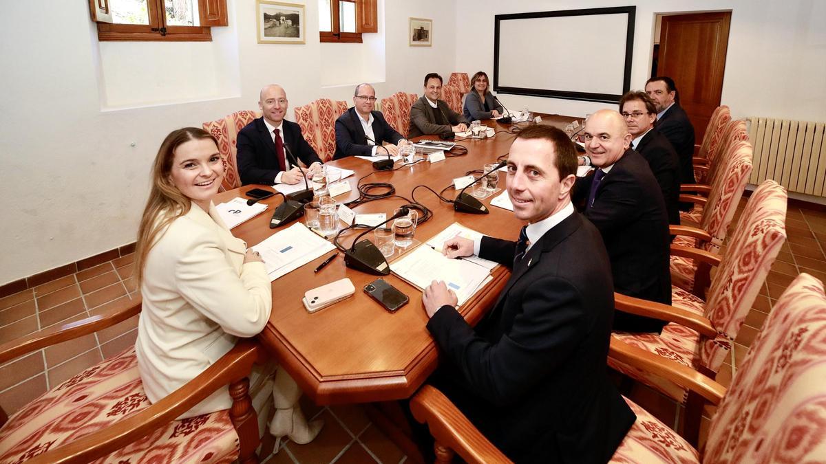 Marga Prohens se ha reunido en Escorca con los presidentes de los cuatro consells insular de Baleares