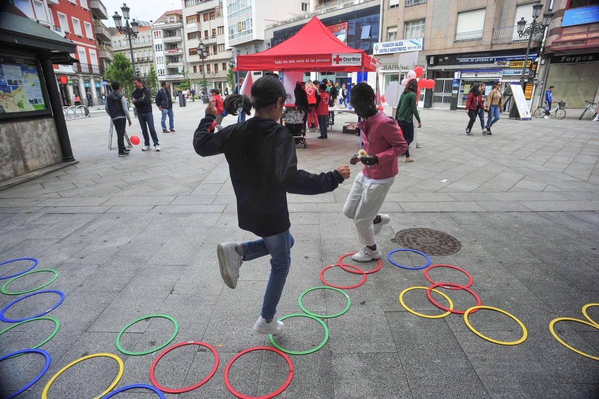 Actividad de la Cruz Roja sobre inmigración en Vilagarcía.