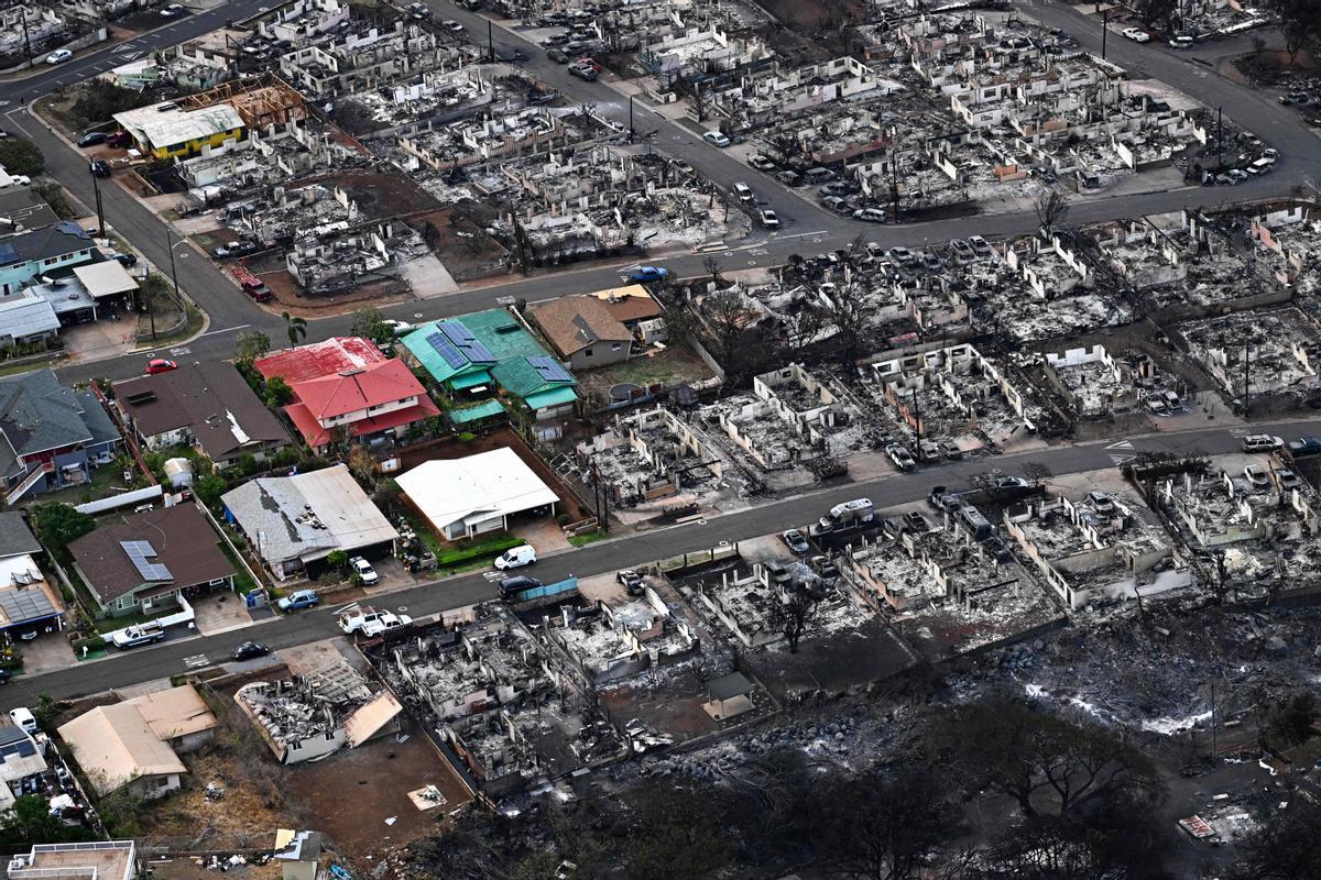 El fuego destruye la localidad de Lahaina, en Hawái