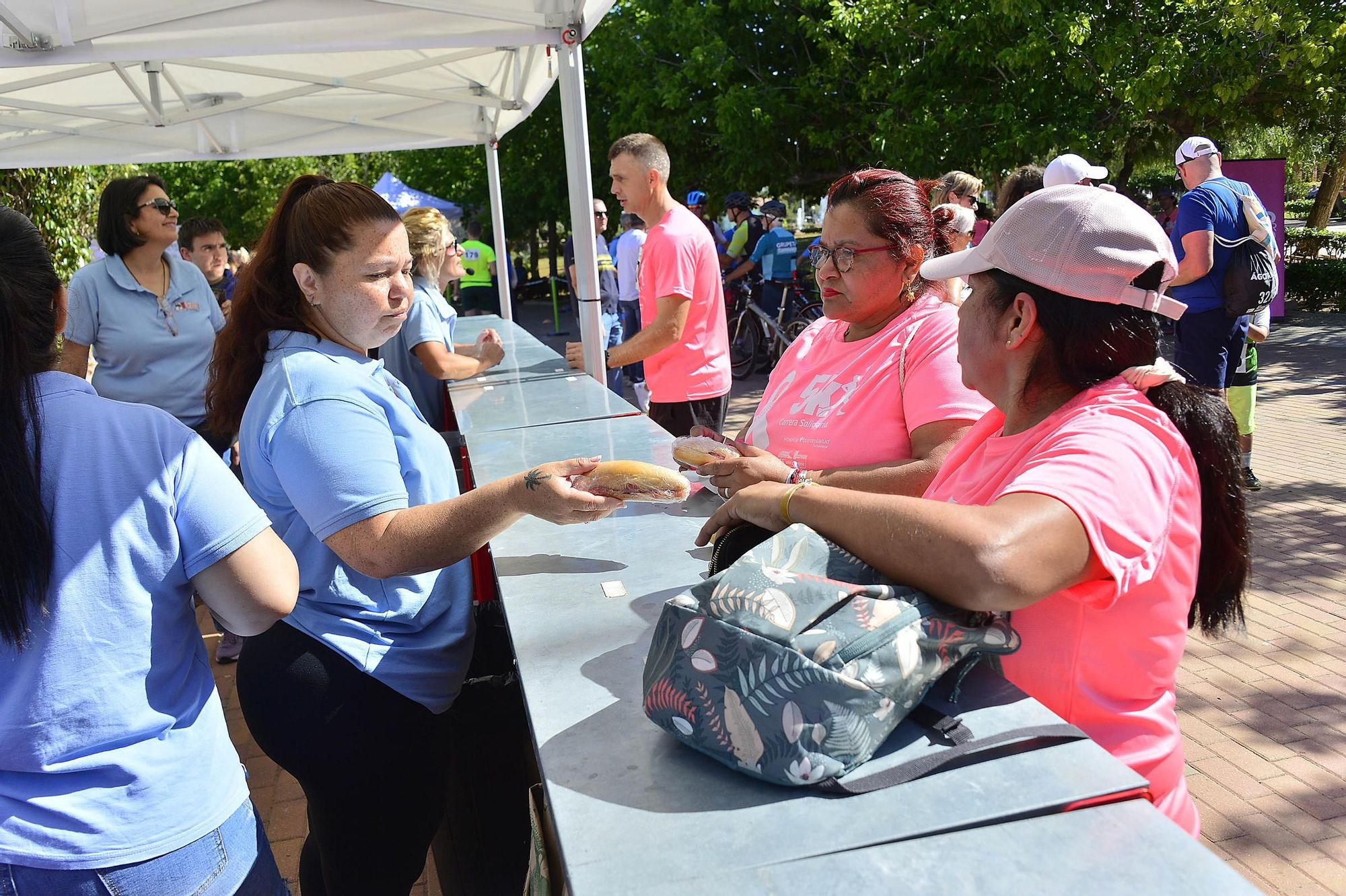 Carrera solidaria organizada por  QUIRÓNSALUD en beneficio de la asociación AFECÁNCER