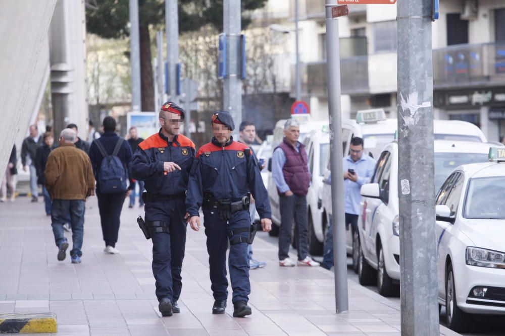 Desallotgen l''estació de l''AVE a Girona prop d''una hora per una maleta sospitosa