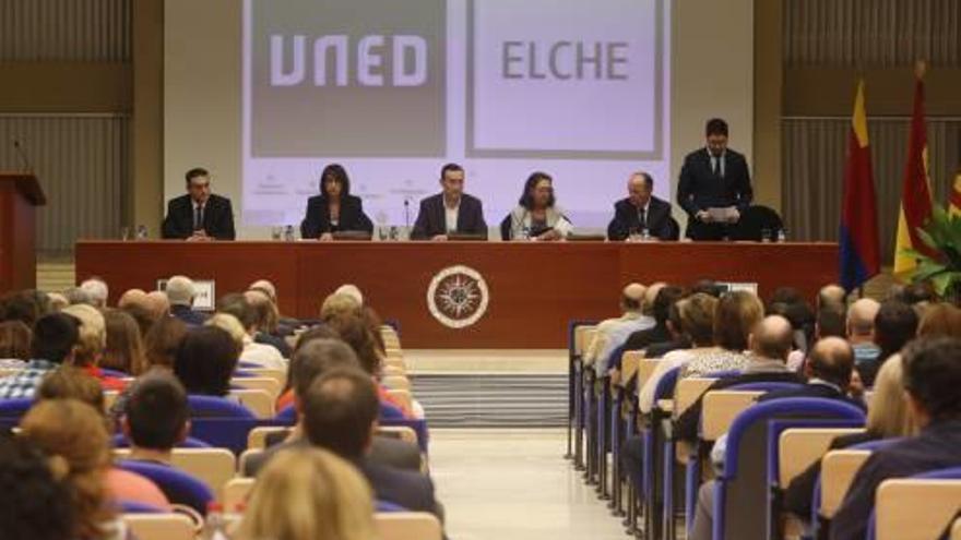 La UNED de Elche arranca  el curso con 4.000 alumnos  y nuevos grados