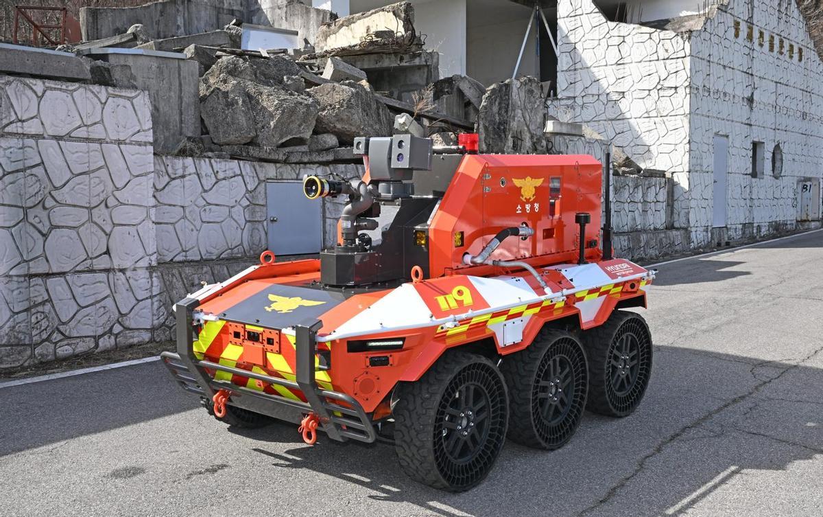 Así es el asombroso robot-bombero que ha creado Hyundai