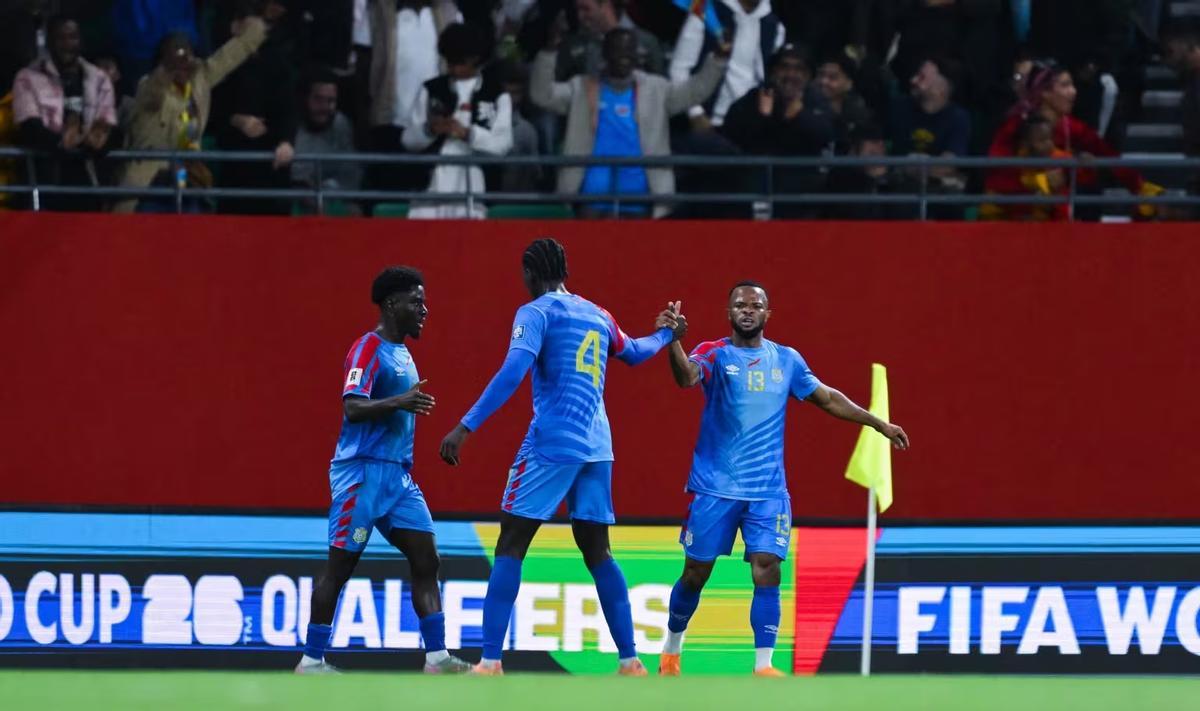 Los jugadores de la RD Congo celebran un gol