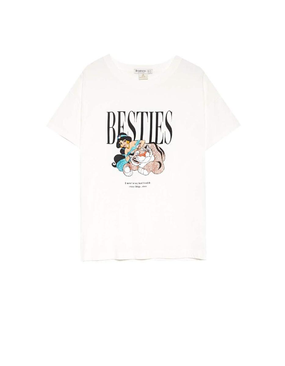 Camiseta de la película Aladdin disponible en Stradivarius