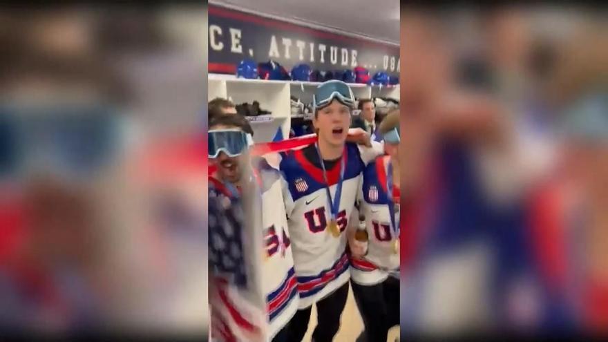 Director del FBI defiende festejo con equipo de hockey hielo de EE.UU tras histórico oro