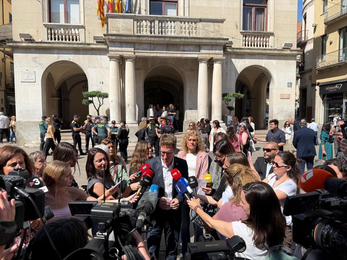 Les imatges del minut de silenci a Figueres per condemnar el crim masclista Les imatges del minut de silenci a Figueres per condemnar el crim masclista