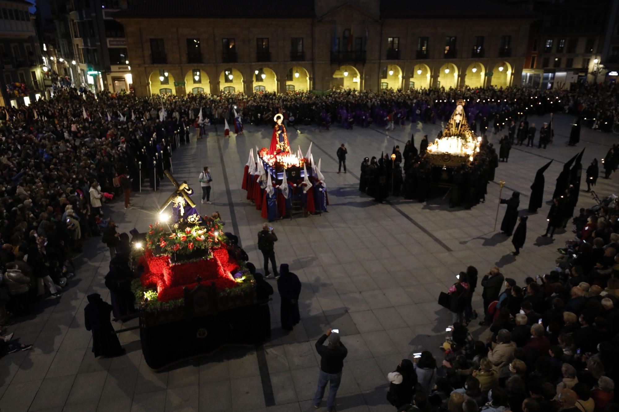 EN IMÁGENES: Así fue la procesión del Santo Encuentro de Avilés