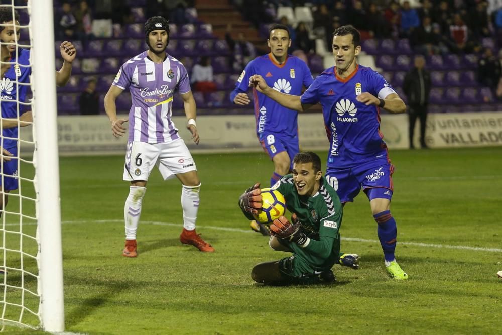 El partido entre el Valladolid y el Real Oviedo, en imágenes