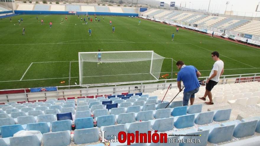 Partido entre el Lorca Deportiva - U.D. Melilla