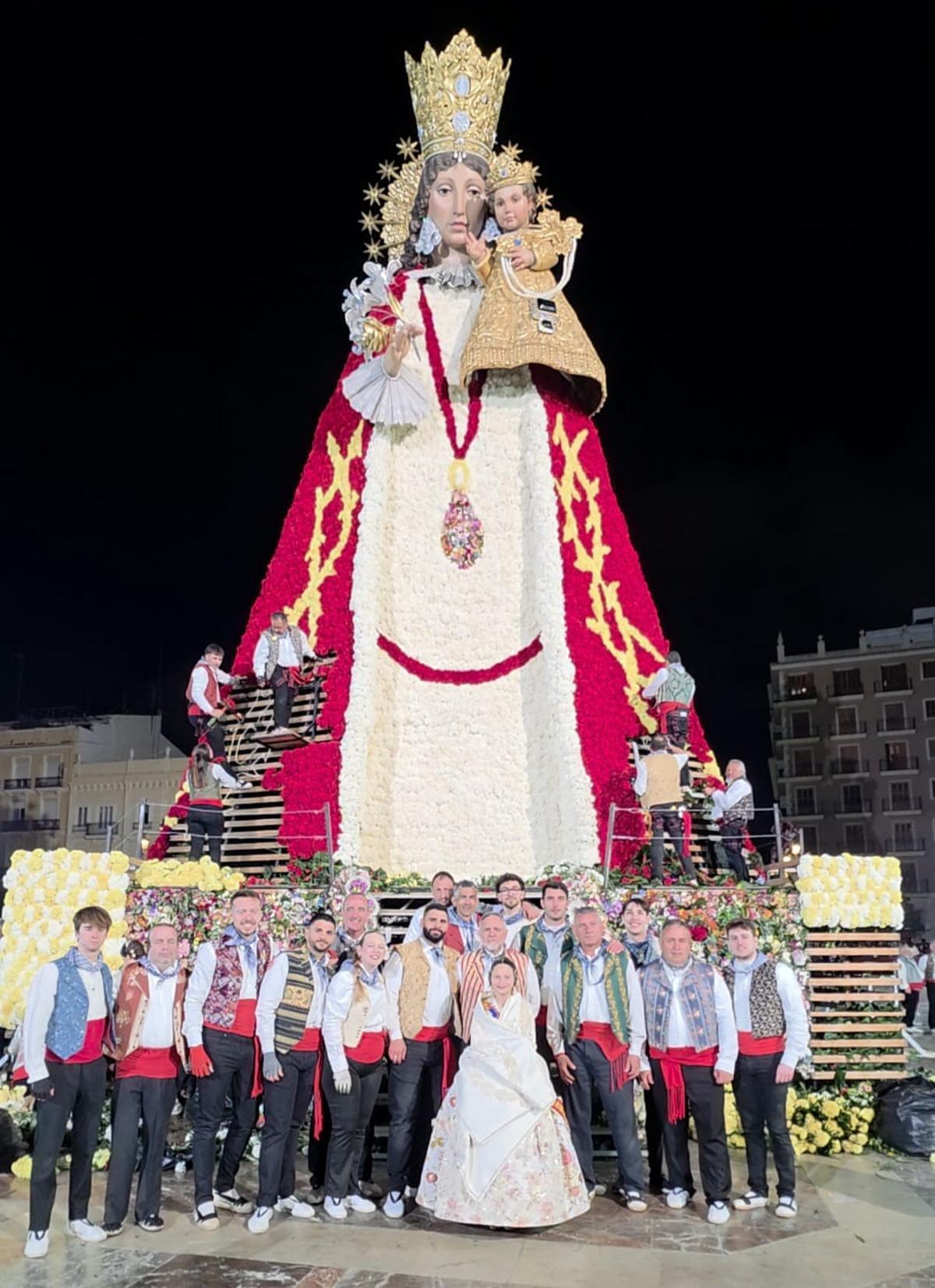 Marta Mercader posa con los vestidores
