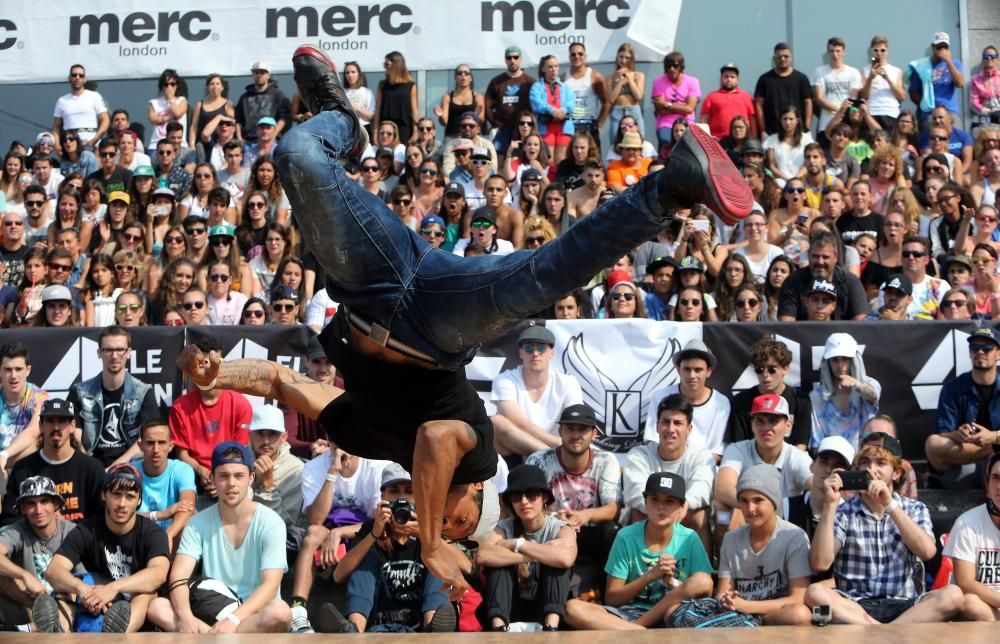 El festival de deporte urbano vuelve a dejar boquiabierta a los vigueses y a los turistas con un recital de piruetas, velocidad y adrenalina.