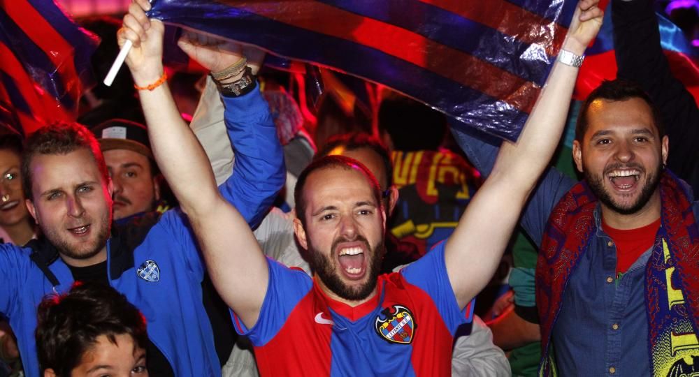 Así celebra el ascenso la afición del Levante UD