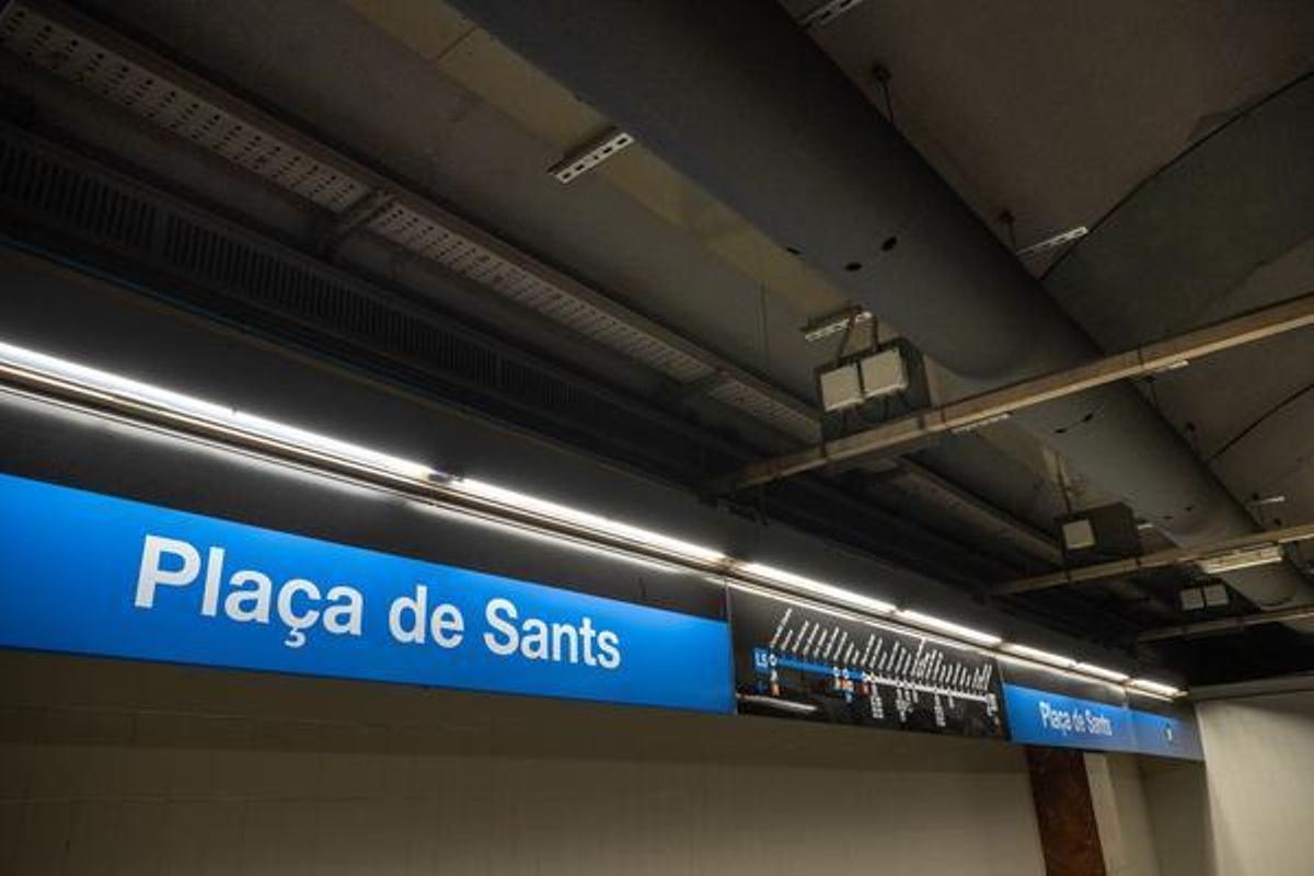 Andén de la estación de metro Plaça de Sants, que prueba un nuevo sistema de refrigeración Andén de la estación de metro Plaça de Sants, que prueba un nuevo sistema de refrigeración