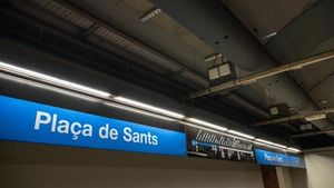 Andén de la estación de metro Plaça de Sants, que prueba un nuevo sistema de refrigeración