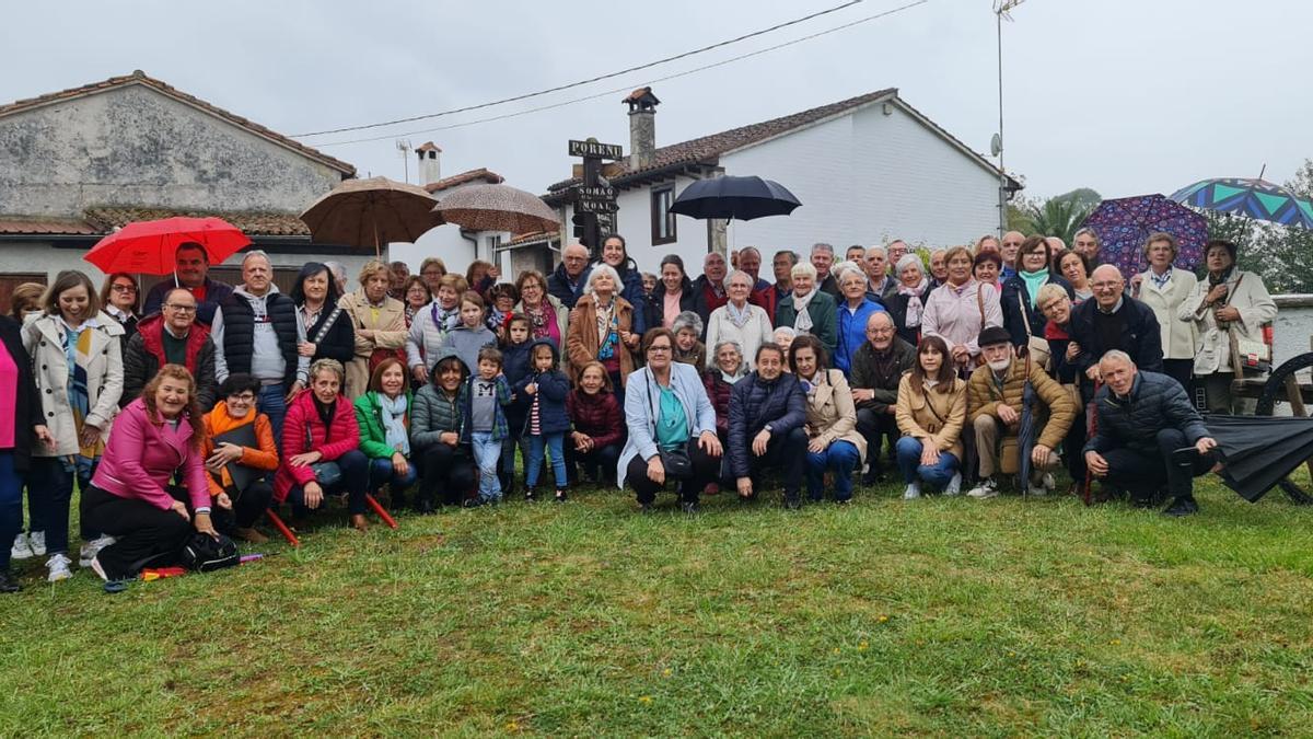 Foto de familia de los asistentes.