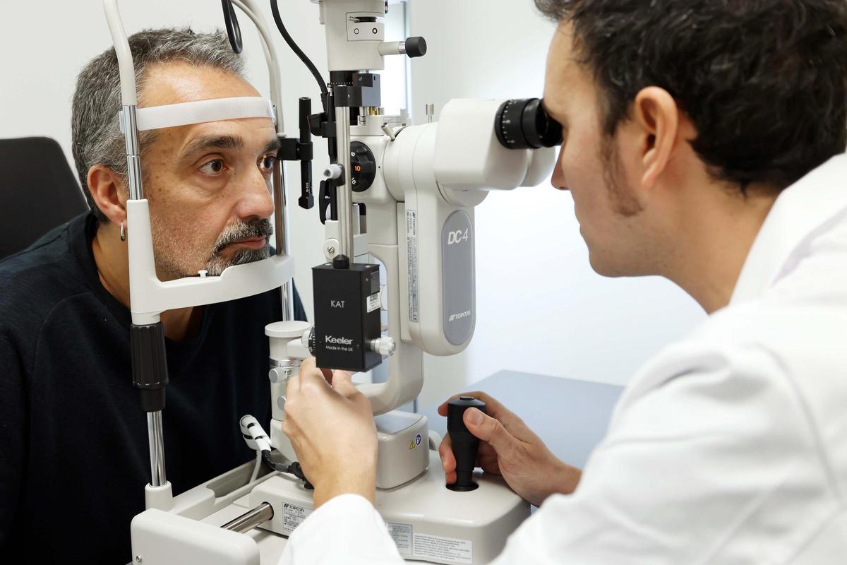 La edad de aparición de la presbicia es un buen momento para hacerse una revisión ocular completa.